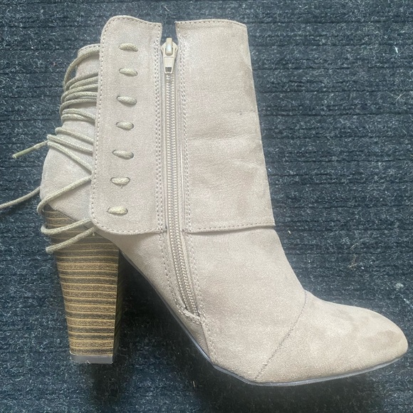 Venus booties - Picture 3 of 5